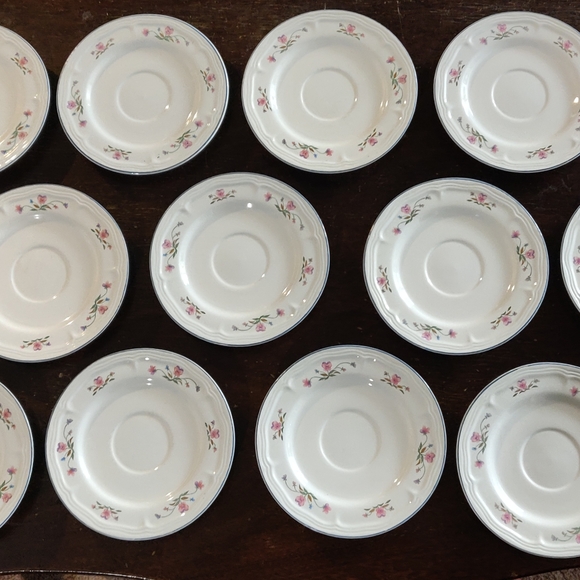 Vintage Newcor Stoneware #4020 Cambridge Pattern S - Picture 4 of 9